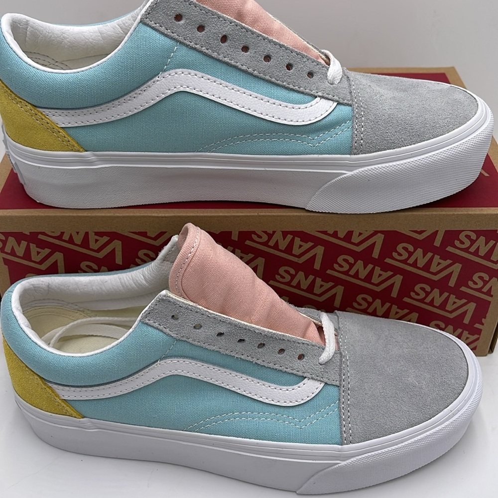 Vans WMNS Old Skool Platform (Color Block) Pastel/True
VN0A5KRG80J
Platforms - Picture 2 of 16